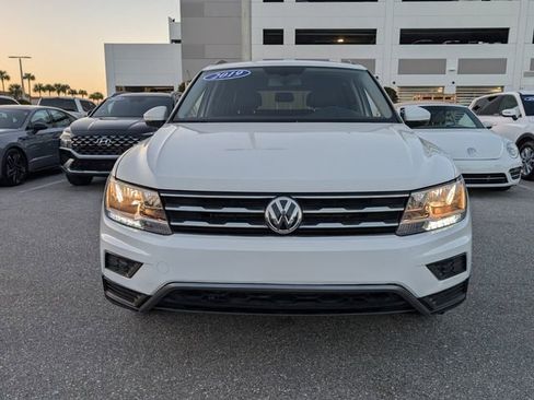 Used 2019 Volkswagen Tiguan SE w/ Panoramic Sunroof Package image 2