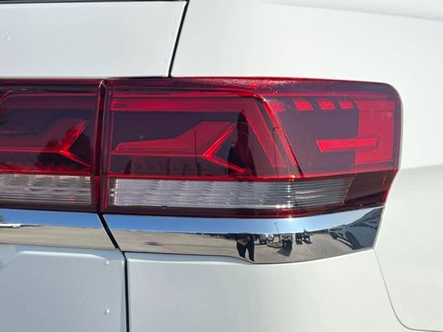 Used 2025 Volkswagen Atlas SE image 29