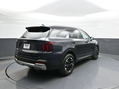 Used 2025 Kia Sorento S FWD image 6