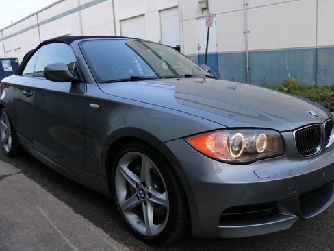 Used 2011 BMW 135i Convertible image 4