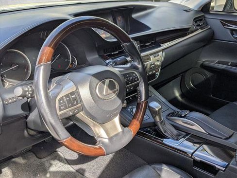 Used 2016 Lexus ES 350 w/ Luxury Package w/Wood Trim image 10