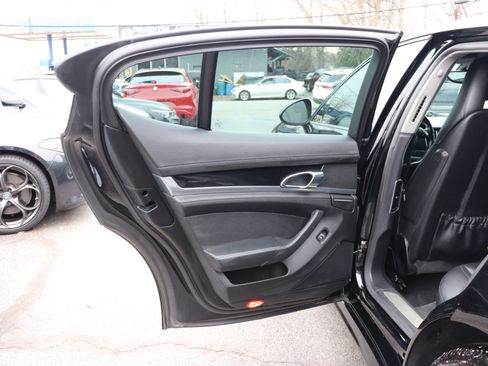 Used 2016 Porsche Panamera 4 image 27