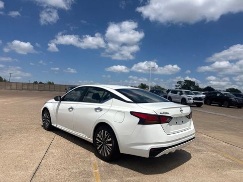 Certified 2025 Nissan Altima 2.5 SV FWD image 13