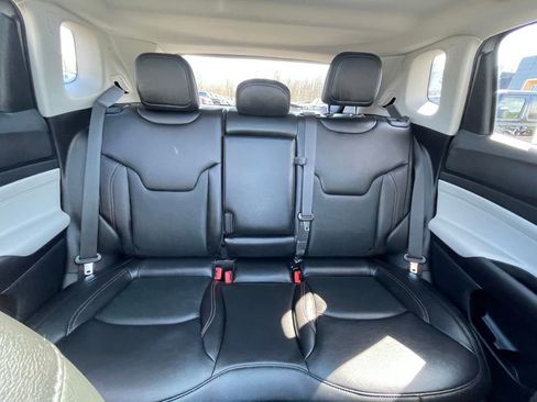 Certified 2022 Jeep Compass Limited w/ Sun and Sound Group image 18