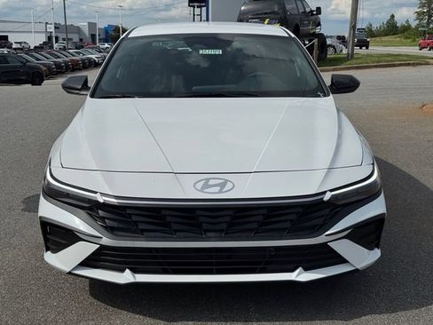 Certified 2025 Hyundai Elantra SEL FWD image 8