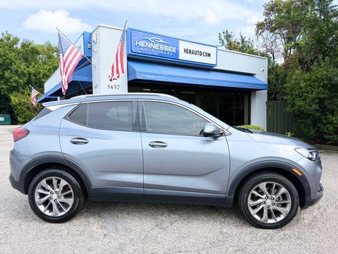 Used 2021 Buick Encore GX Essence w/ Experience Buick Package FWD image 5