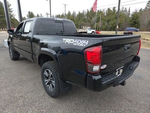 Used 2018 Toyota Tacoma TRD Sport image 28