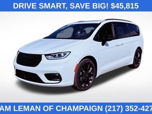 New 2026 Chrysler Pacifica Limited w/ S Appearance Package image 1