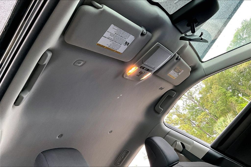 Used 2025 Toyota Highlander LE FWD image 25