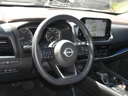 Used 2023 Nissan Rogue SL w/ SL Premium Package image 9