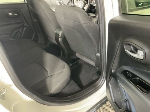 Used 2023 Jeep Renegade Latitude AWD/4WD image 13
