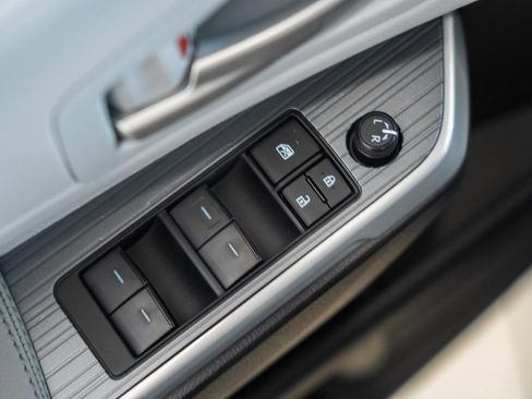 New 2026 Toyota Sienna XLE FWD image 40