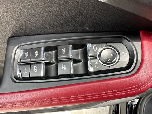 Certified 2023 Porsche Macan AWD/4WD image 18