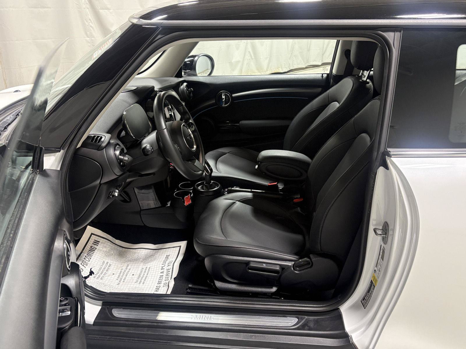 Used 2024 MINI Cooper 2-Door Hardtop FWD image 2