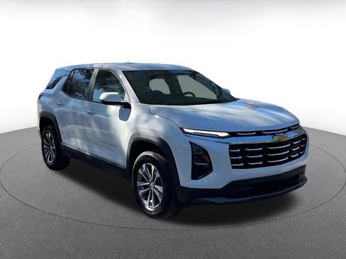 Used 2025 Chevrolet Equinox LT image 3