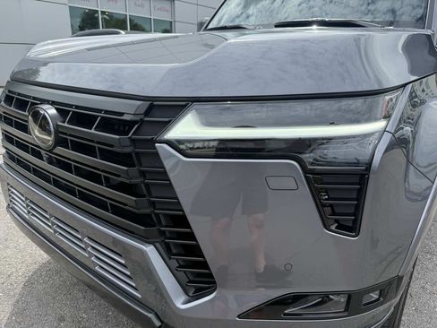 Used 2025 Lexus GX 550 w/ Accessory Package (2T) AWD/4WD image 32