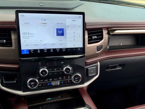 Used 2022 Ford Expedition Limited image 7