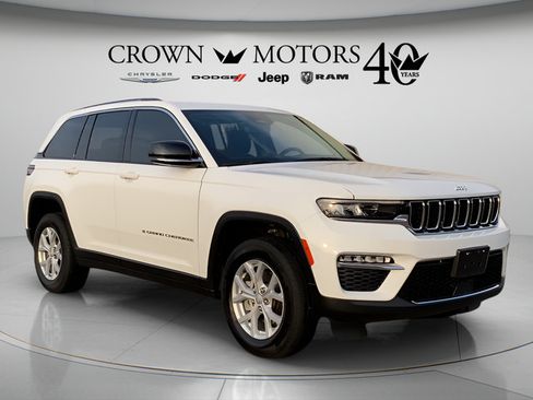 Used 2023 Jeep Grand Cherokee Limited AWD/4WD image 3
