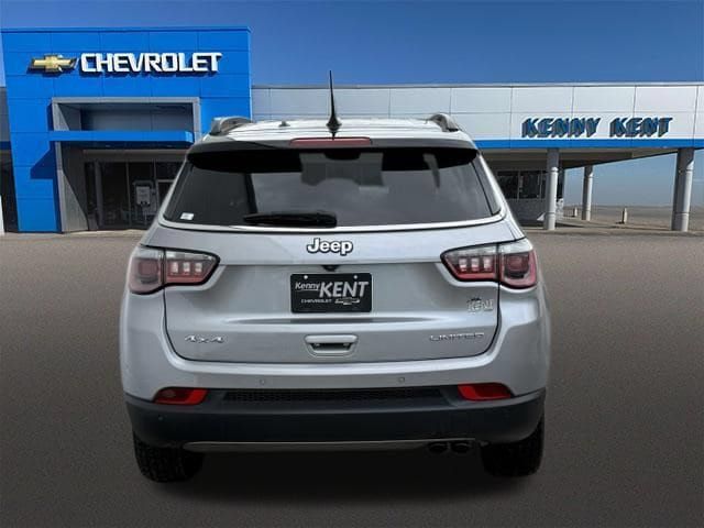 Used 2017 Jeep Compass Limited w/ Navigation Group AWD/4WD image 10