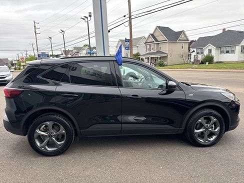 Certified 2025 Ford Escape ST-Line Select AWD/4WD image 5