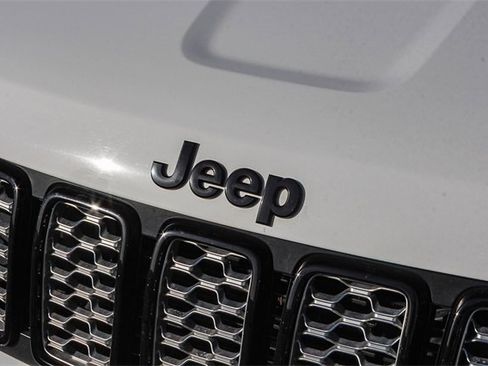 Used 2019 Jeep Grand Cherokee Altitude image 14
