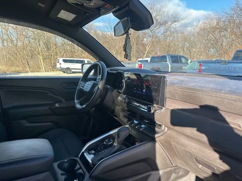 Used 2023 Chevrolet Colorado Trail Boss w/ Technology Package image 15