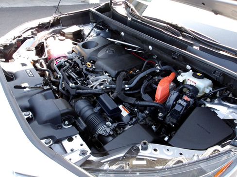 Used 2021 Toyota RAV4 XLE image 25