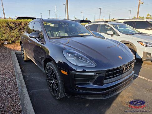 Used 2022 Porsche Macan AWD/4WD image 1