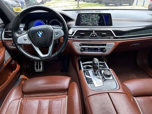 Used 2018 BMW 750i xDrive AWD/4WD image 17