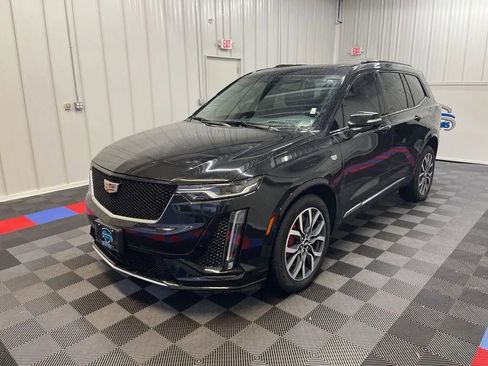 Used 2024 Cadillac XT6 Sport w/ Technology Package image 6