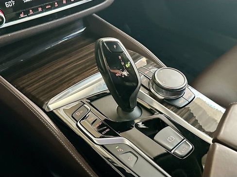 Used 2019 BMW 530i xDrive w/ Premium Package AWD/4WD image 17