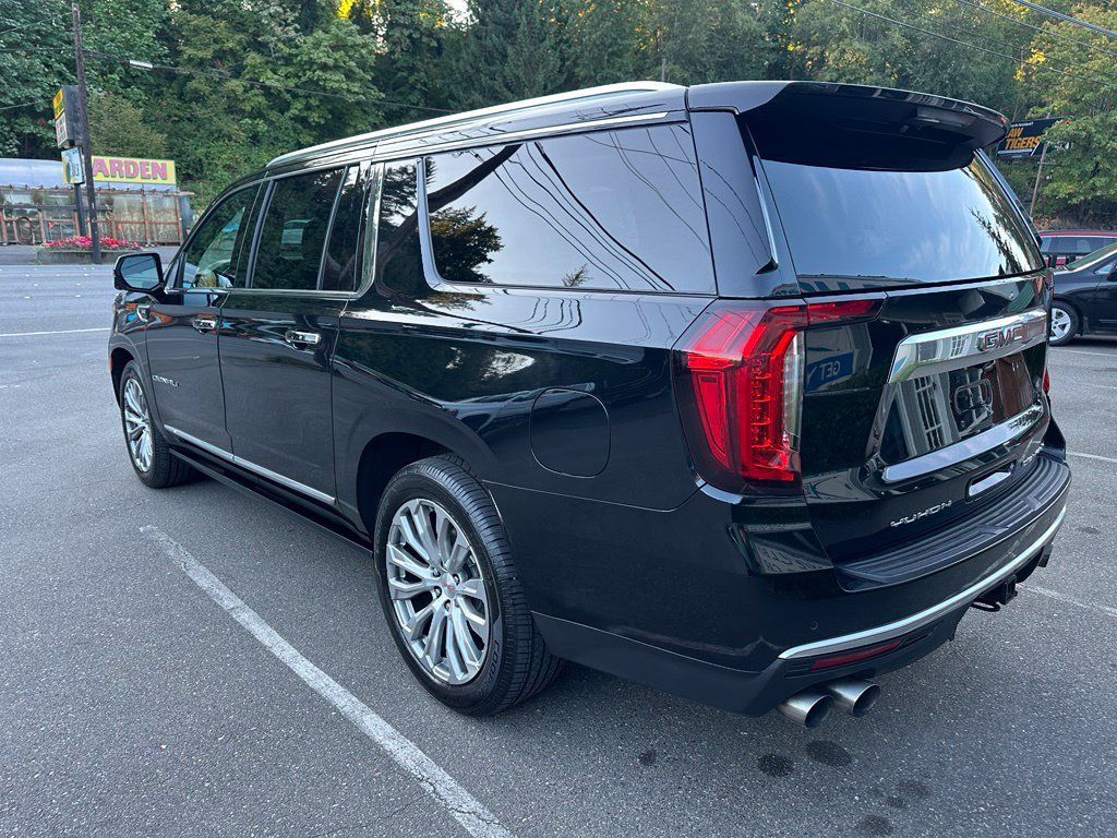 Used 2022 GMC Yukon XL Denali w/ Denali Ultimate Package AWD/4WD image 7