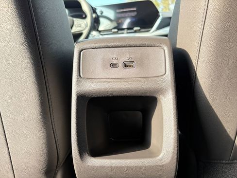 Used 2025 Chevrolet Trax LT w/ LT Convenience Package FWD image 5