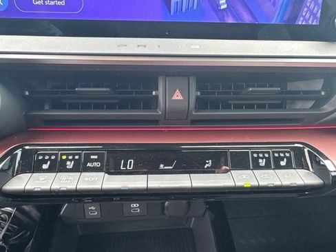 Used 2024 Toyota Prius Prime Premium w/ Advanced Technology Package FWD image 18