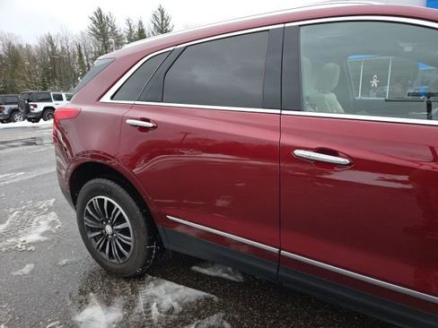 Used 2017 Cadillac XT5 Luxury image 11