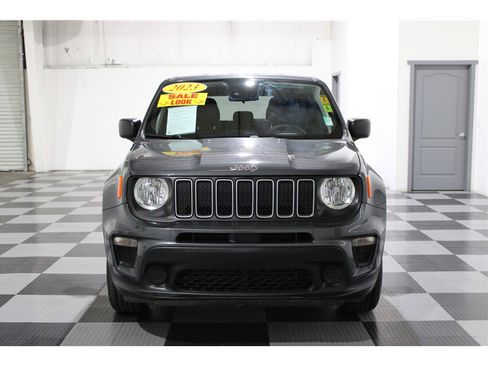 Used 2023 Jeep Renegade Latitude image 3