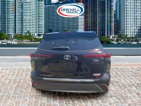 Used 2022 Toyota Highlander LE image 12