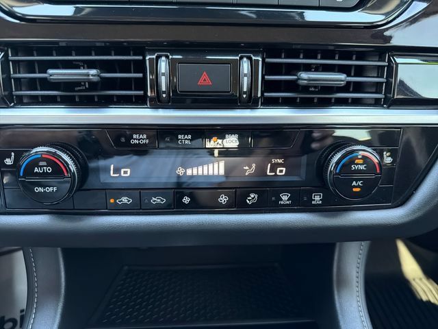 Used 2022 Nissan Pathfinder SV AWD/4WD image 12