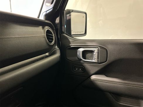 Used 2023 Jeep Gladiator Overland image 28