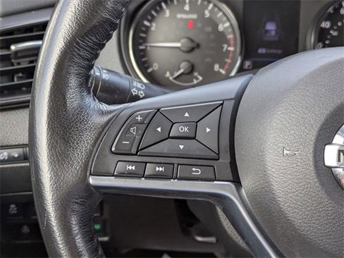 Used 2018 Nissan Rogue SL w/ Premium Package image 26