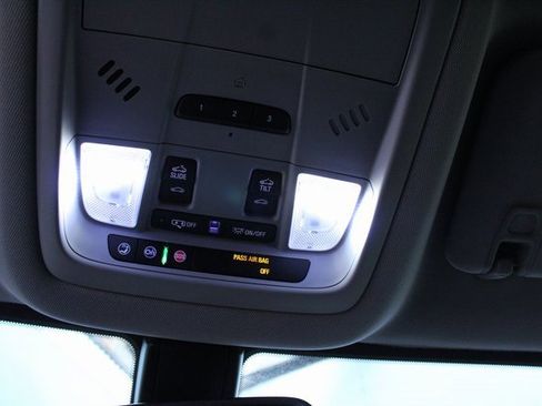 Used 2018 GMC Acadia SLT image 23