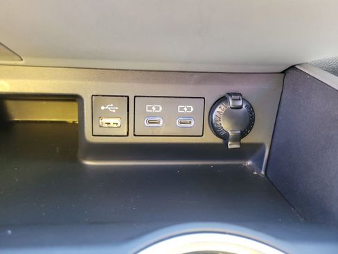 Used 2023 Toyota Highlander LE image 22