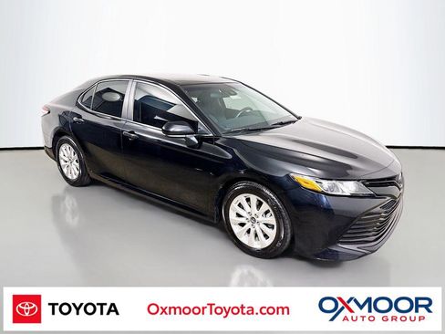 Used 2018 Toyota Camry LE FWD image 1