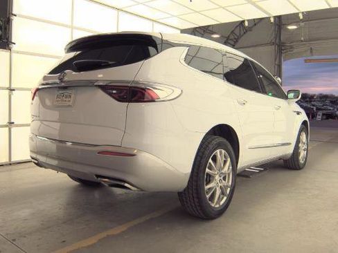 Used 2022 Buick Enclave Premium image 4