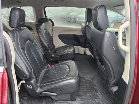 Used 2022 Chrysler Pacifica Touring-L image 26