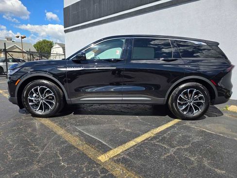 Used 2024 Lincoln Nautilus Premier image 16