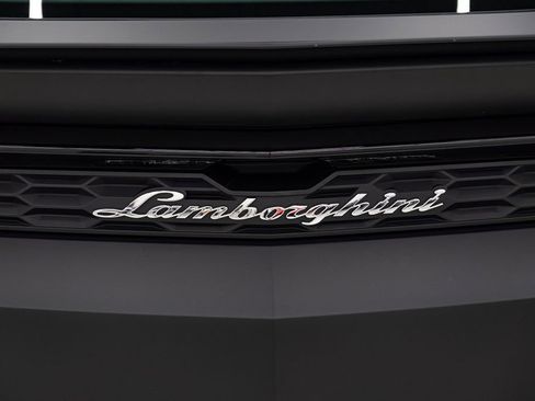 Used 2025 Lamborghini Urus SE image 12