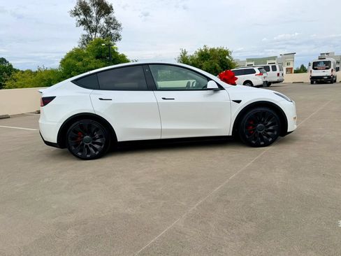 Used 2022 Tesla Model Y Performance AWD/4WD image 3