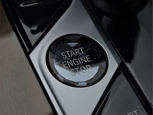 Used 2021 BMW X5 xDrive40i w/ Executive Package image 16