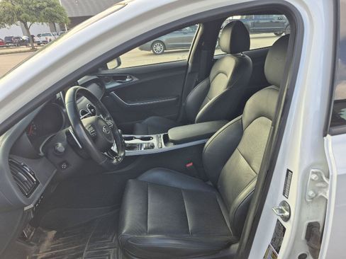Used 2019 Kia Stinger GT1 RWD image 2